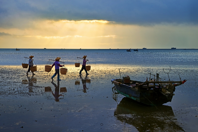 290 - IN THE MORNING - HO HENRY - hong kong.jpg